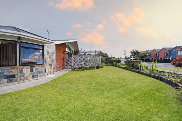 Photo of property in 2 Guy Place, Melville, Hamilton, 3206