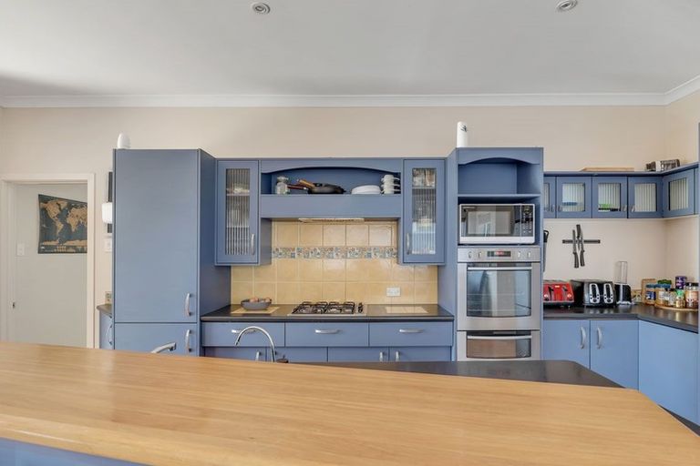 Photo of property in 9 Sackville Street, Fitzroy, New Plymouth, 4312