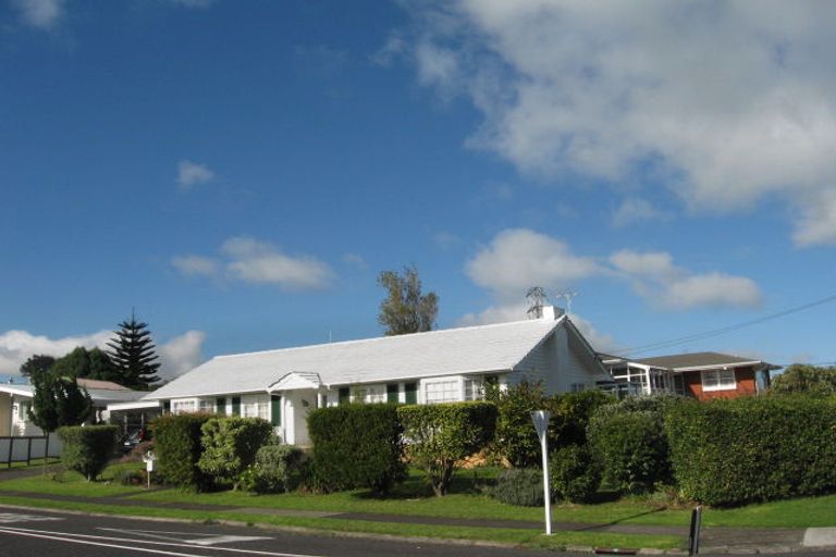 Photo of property in 1 Downsview Road, Pakuranga Heights, Auckland, 2010