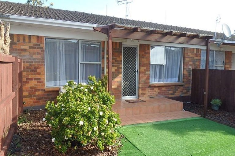 Photo of property in 2/37 York Road, Papatoetoe, Auckland, 2104
