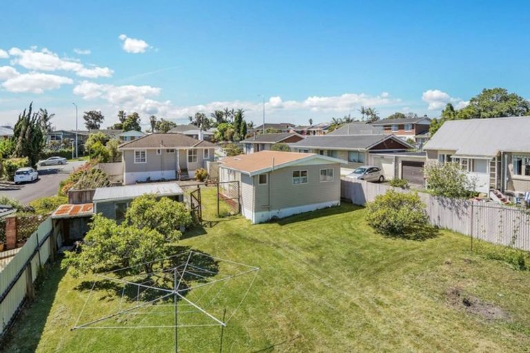 Photo of property in 235 Edmonton Road, Te Atatu South, Auckland, 0610