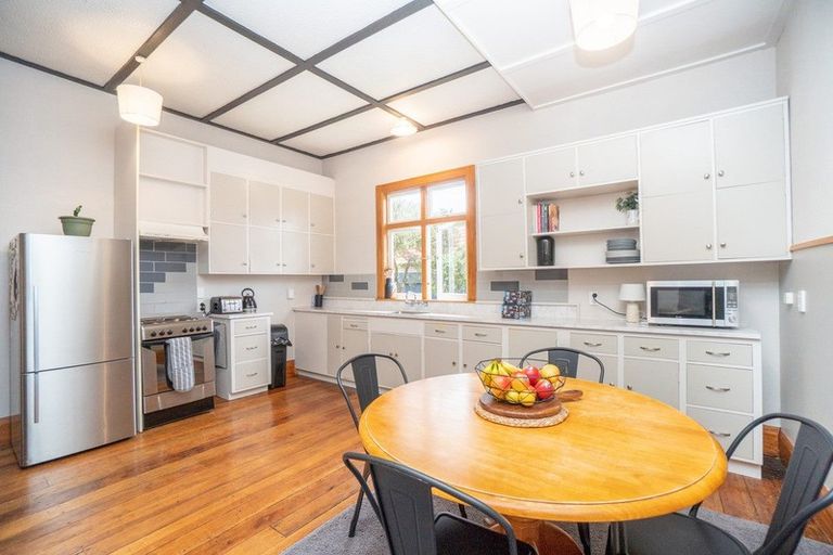 Photo of property in 216 Grey Street, Palmerston North, 4414