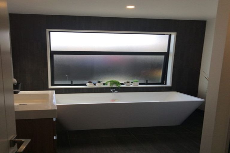 Photo of property in 28 Tara Crescent, Woodend, 7610