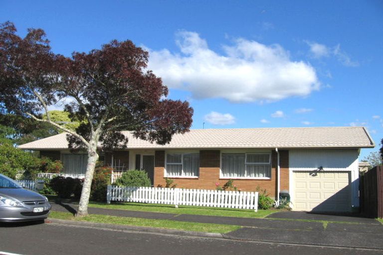 Photo of property in 2 Edgar Pearce Place, Howick, Auckland, 2014