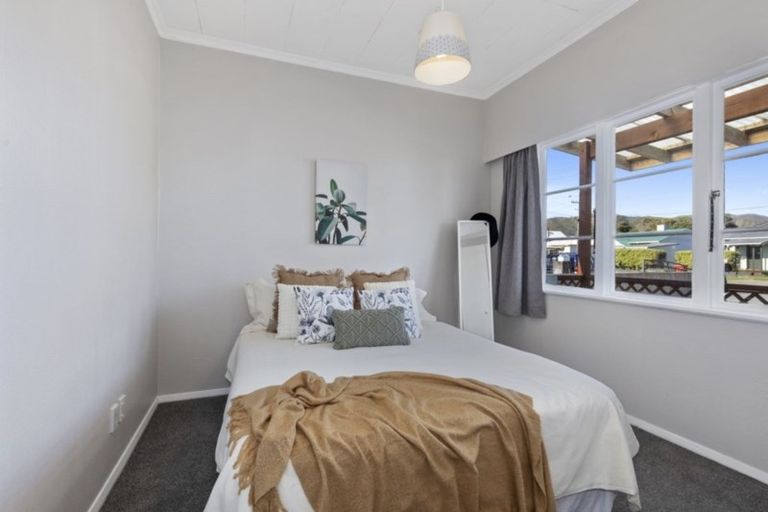 Photo of property in 21 Elizabeth Street, Moera, Lower Hutt, 5010