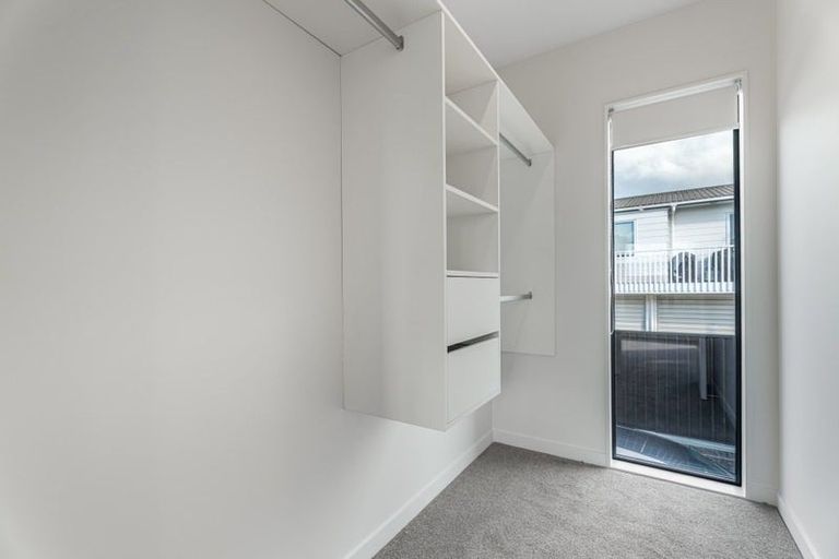 Photo of property in 98e Royal Road, Massey, Auckland, 0614