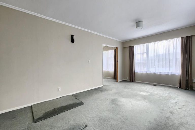 Photo of property in 10 Oriel Avenue, Tawa, Wellington, 5028