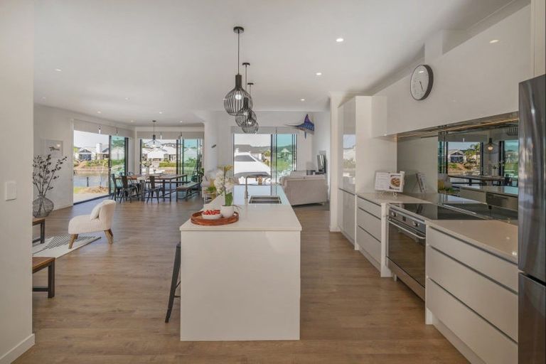 Photo of property in 35 Awatea Drive, Whitianga, 3510