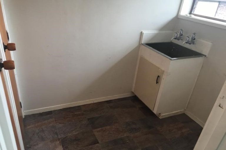 Photo of property in 2/38 Kirrie Avenue, Te Atatu South, Auckland, 0610