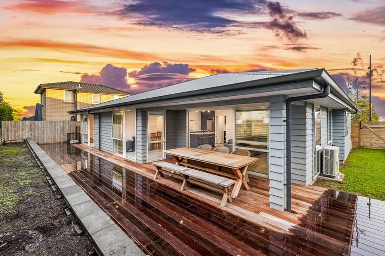 Photo of property in 36 Accolage Boulevard, Kumeu, 0810