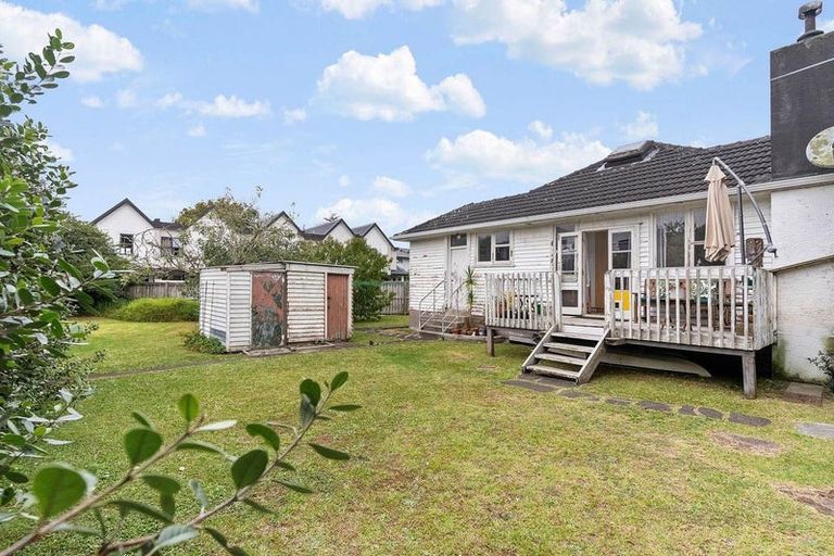 Photo of property in 9 Mavis Place, Beach Haven, Auckland, 0626