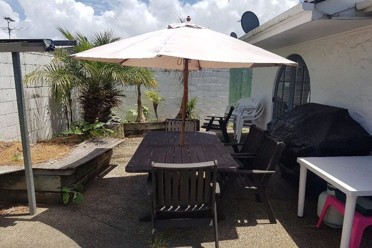 Photo of property in 8 Himalaya Drive, Half Moon Bay, Auckland, 2012