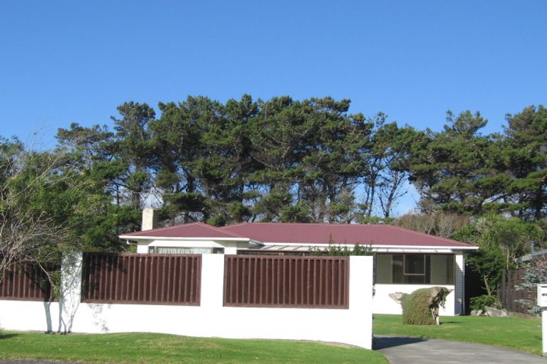 Photo of property in 52 Te Kupe Road, Paraparaumu Beach, Paraparaumu, 5032