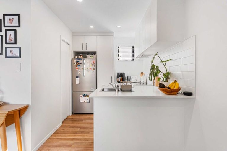 Photo of property in 23 Tokai Place, Glen Eden, Auckland, 0602