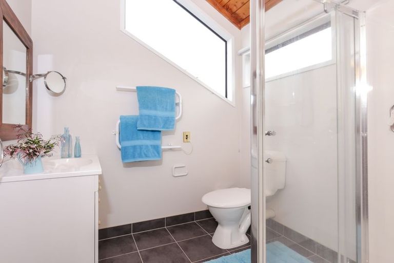 Photo of property in 2 Laingfield Terrace, Laingholm, Auckland, 0604