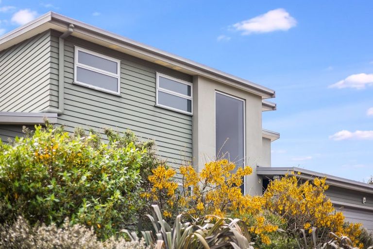 Photo of property in 98 Aotea Drive, Aotea, Porirua, 5024