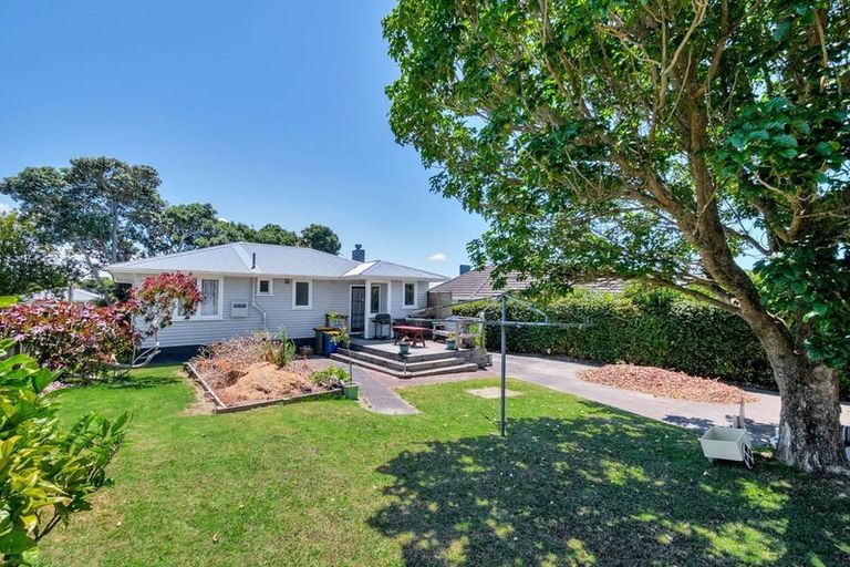 Photo of property in 42 Barrys Road, Glendene, Auckland, 0602