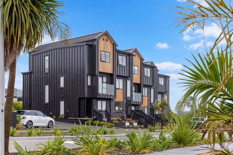 Photo of property in 5 Longshore Drive, Long Bay, Auckland, 0630