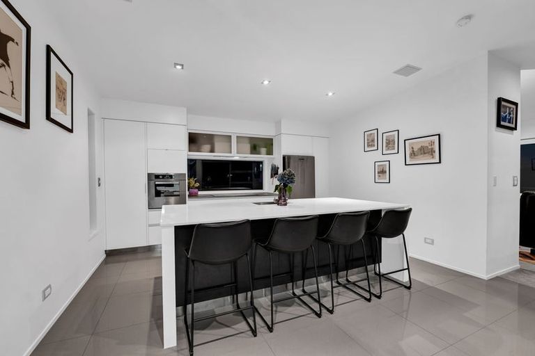 Photo of property in 2/5 Beach Street, Fitzroy, New Plymouth, 4312