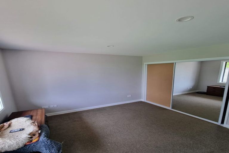 Photo of property in 10 Denniston Crescent, Redwood, Christchurch, 8051