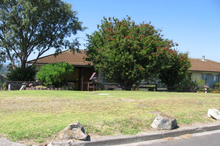 Photo of property in 2/819 East Coast Road, Northcross, Auckland, 0630