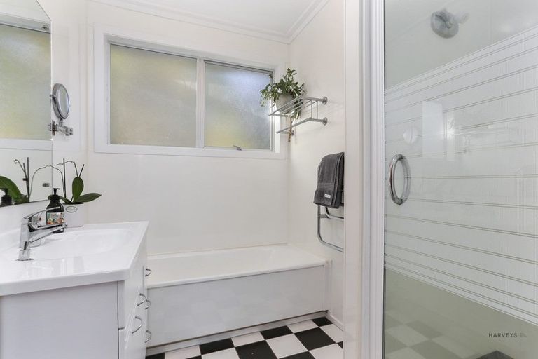 Photo of property in 100 Captain Scott Road, Glen Eden, Auckland, 0602