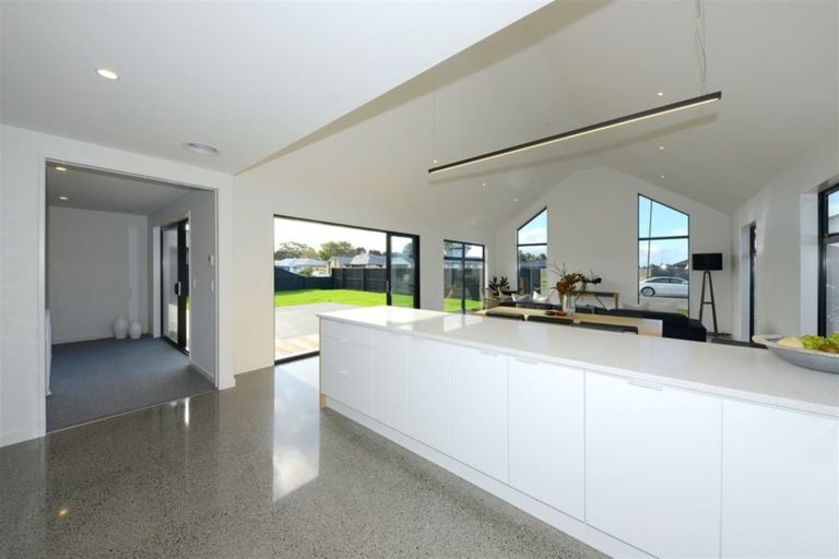 Photo of property in 10 Little Gem Road, Hornby, Christchurch, 8025