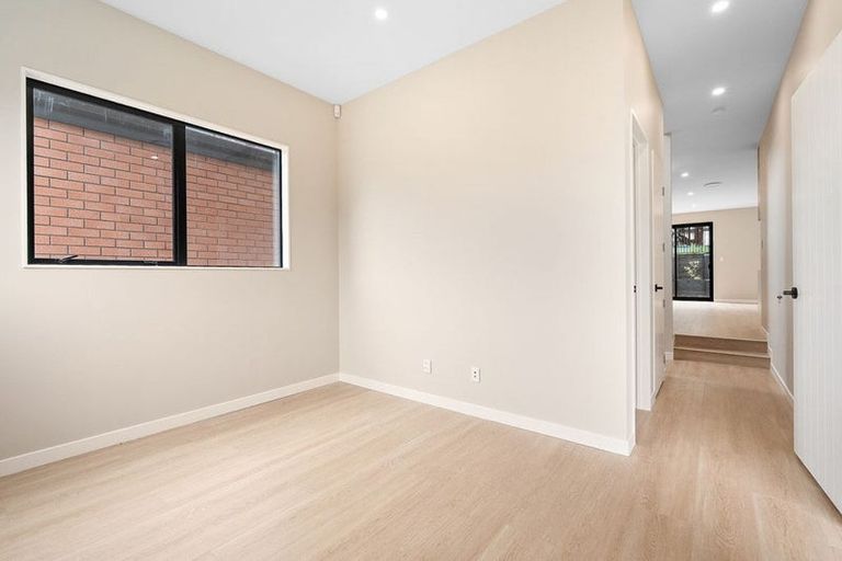 Photo of property in 21 Pohewa Road, Silverdale, 0932