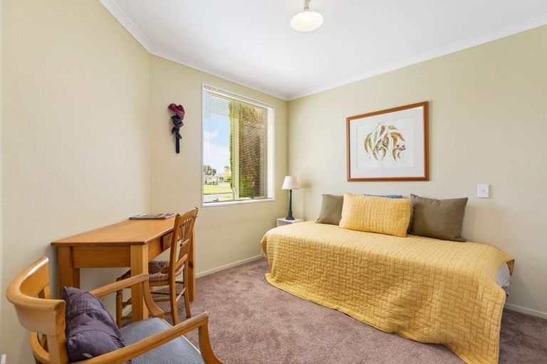 Photo of property in 25 Fernbrook Close, Burswood, Auckland, 2013