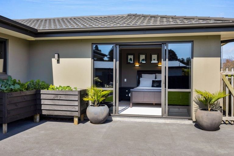 Photo of property in 5 Te Arakete Place, Hurworth, New Plymouth, 4310