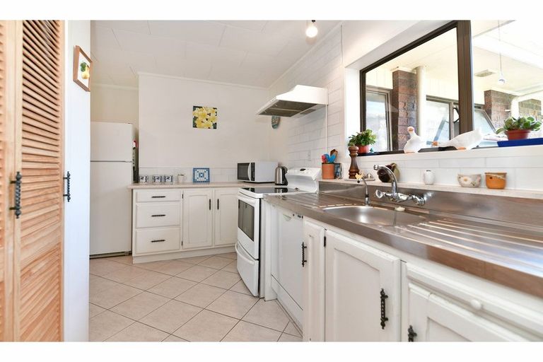 Photo of property in 37 Centreway Road, Orewa, 0931