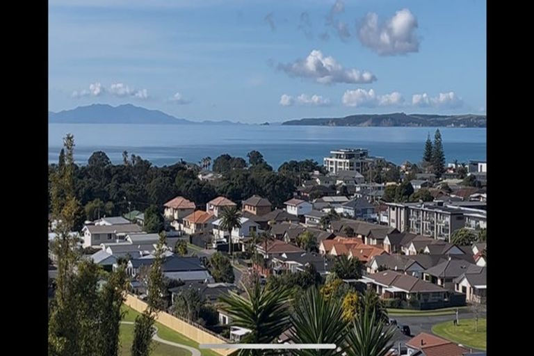 Photo of property in 11a Orewa Heights Crescent, Orewa, 0931