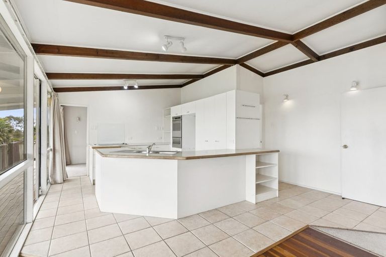 Photo of property in 29 Highland Avenue, Titirangi, Auckland, 0604