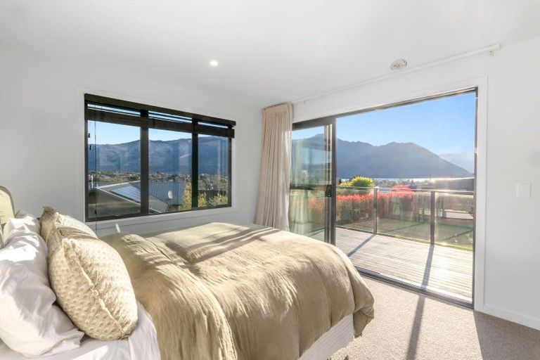 Photo of property in 33 Kirimoko Crescent, Wanaka, 9305