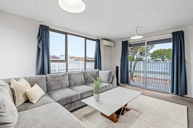 Photo of property in 8a Queenspark Drive, Parklands, Christchurch, 8083
