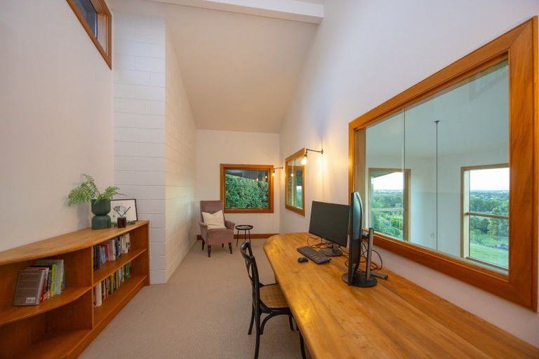 Photo of property in 45 The Strand, Fitzherbert, Palmerston North, 4410