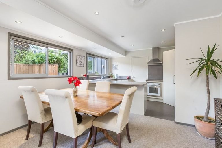 Photo of property in 24 Springtime Crescent, Stanmore Bay, Whangaparaoa, 0932