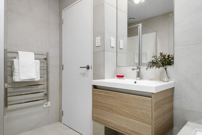 Photo of property in 34 Te Aniwaniwa Terrace, Albany, 0632