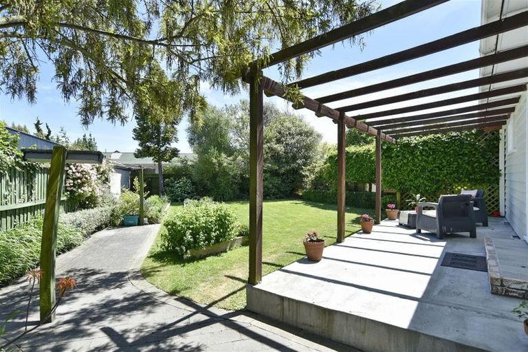 Photo of property in 6 Nyoli Street, Northcote, Christchurch, 8052