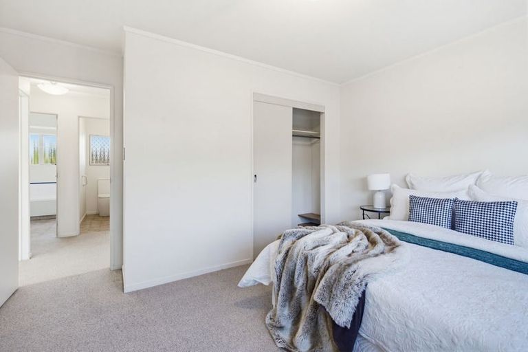Photo of property in 52 Bodi Place, Te Atatu South, Auckland, 0610