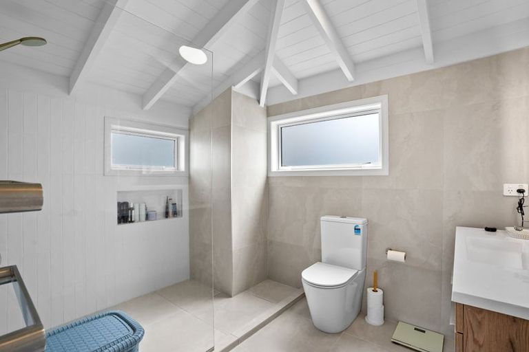 Photo of property in 7 Parr Terrace, Castor Bay, Auckland, 0620