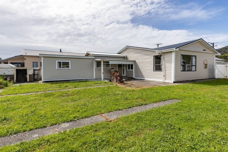 Photo of property in 62 Fox Street, Cobden, Greymouth, 7802