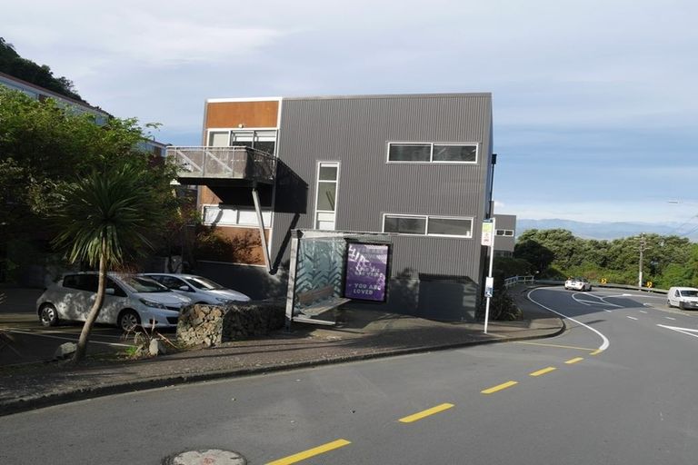 Photo of property in 18/2 Onslow Road, Khandallah, Wellington, 6035