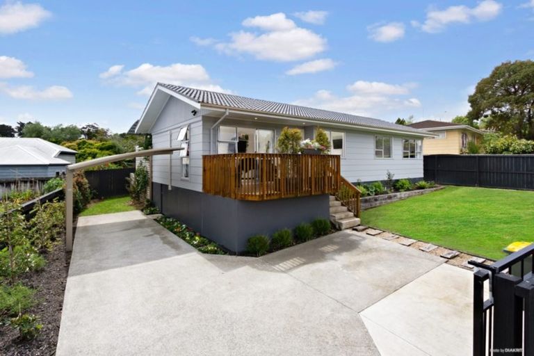 Photo of property in 138 Moire Road, West Harbour, Auckland, 0618