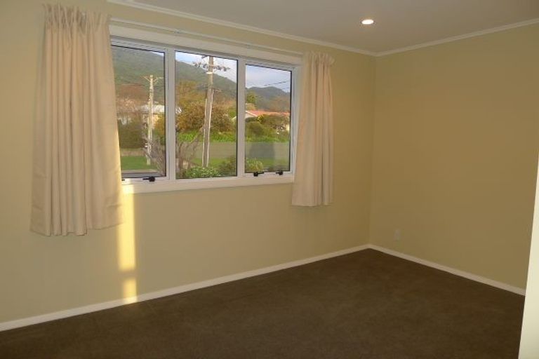 Photo of property in 64 Seddon Street, Waikanae, 5036