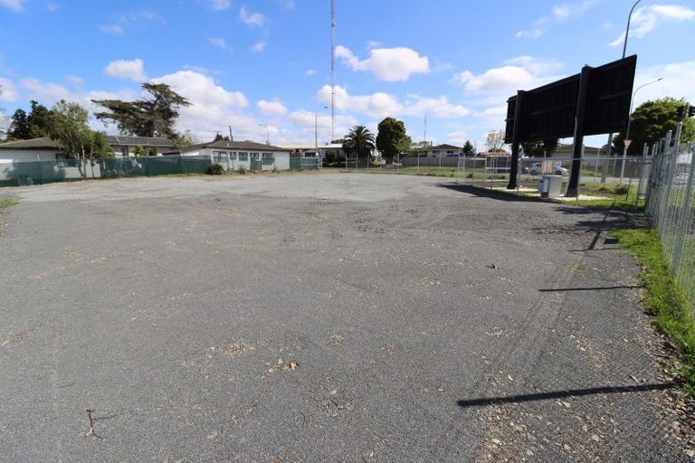 Photo of property in 320 Lincoln Road, Henderson, Auckland, 0610