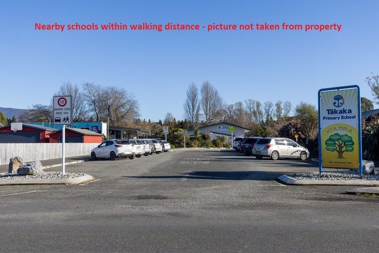 Photo of property in 2 Toiora Place, Takaka, 7110