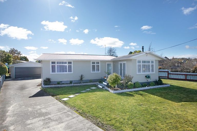 Photo of property in 1 Oaklea Avenue, Marton, 4710