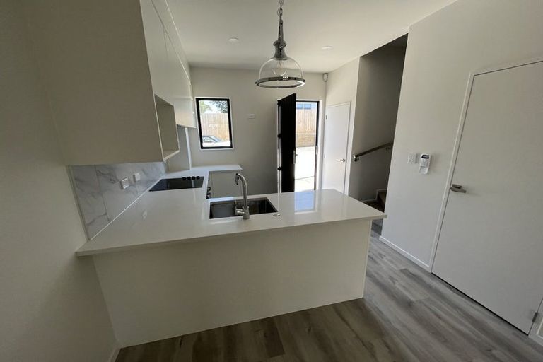 Photo of property in 5/241 Don Buck Road, Massey, Auckland, 0614