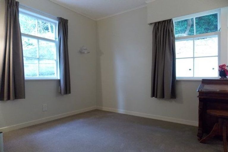 Photo of property in 15 Doris Gordon Crescent, Crofton Downs, Wellington, 6035